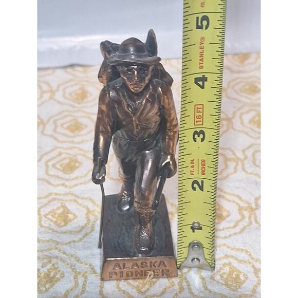 Vintage Solid Brass Alaska Pioneer Figurine – Gold Rush Prospector 4.75" - Picture 7 of 8